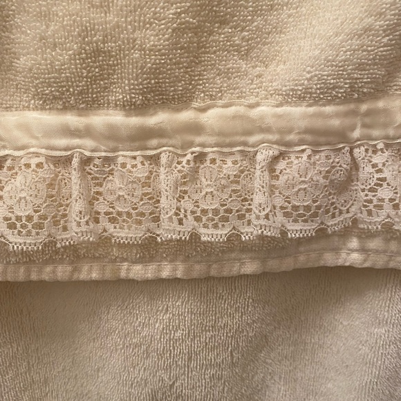 Dundee Bath Decorative Bathroom Towels Poshmark